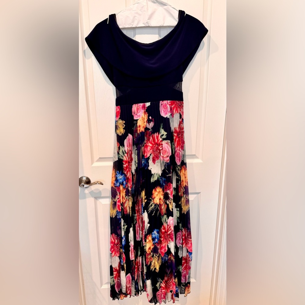 XSCAPE Floral On/Off-Shoulder Gown, size 6 - EUC